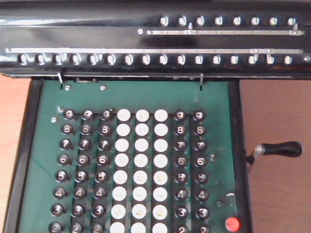 Kalkulátor Monroe s plnohodnotnou klávesnicí (od roku 1921)