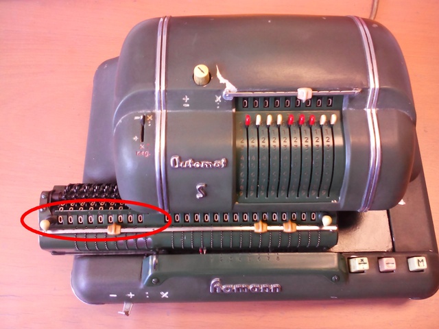 Hamann Automat S používá místo samostatného registru k násobení počítadlo otáček